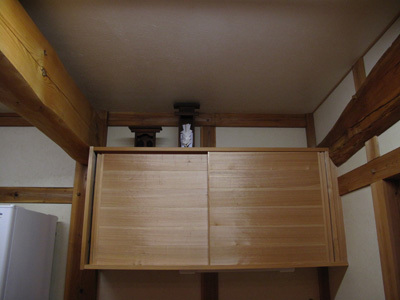 岡田邸台所壁.jpg