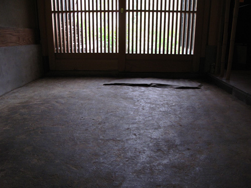 石田邸玄関土間.jpg